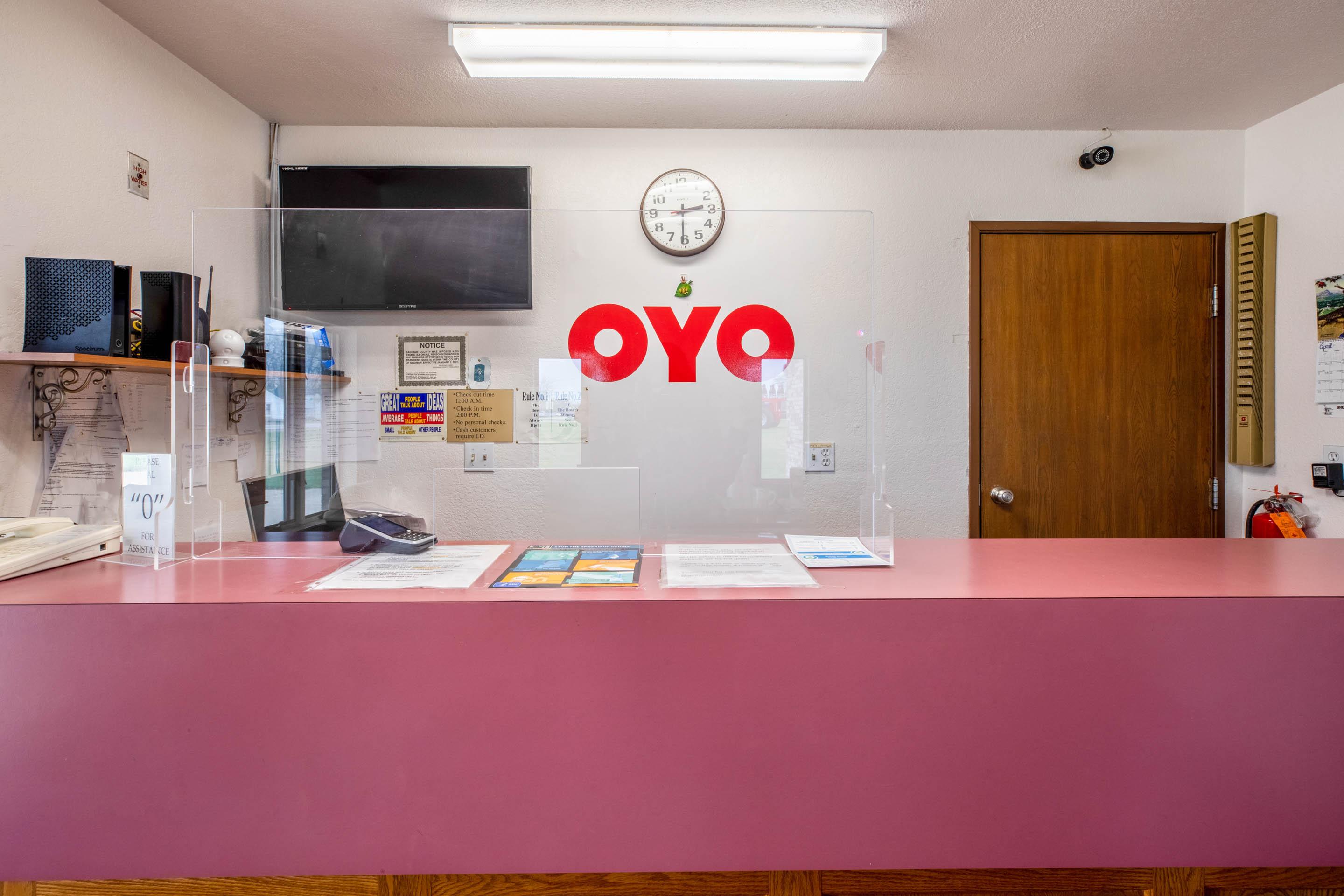 Oyo Hotel Chesaning Route 52 & Hwy 57 Exteriér fotografie